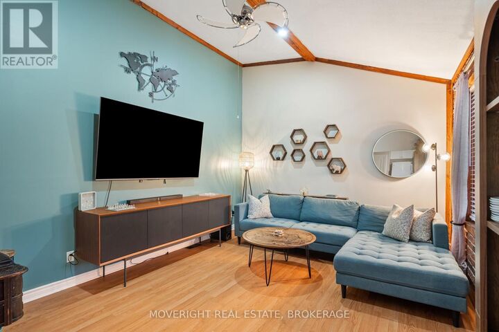 Property Photo:  618 Lincoln Street  ON L3B 4R4 