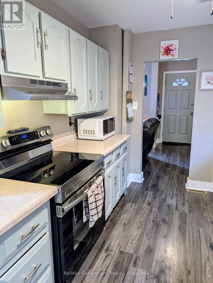Property Photo:  226 Harold Street North  ON P7C 4C4 