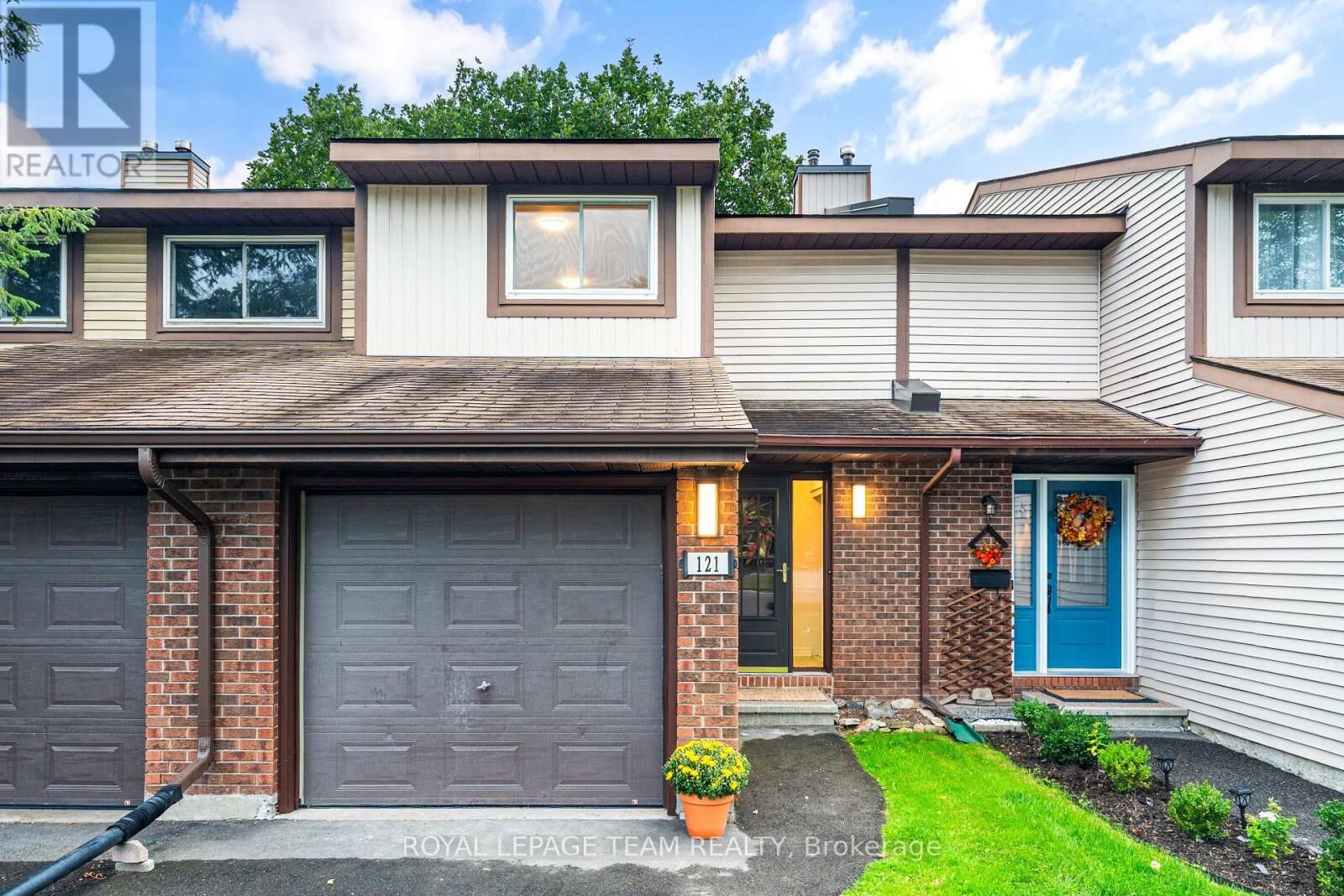 Property Photo:  121 Castlefrank Road 15  ON K2L 2Y1 