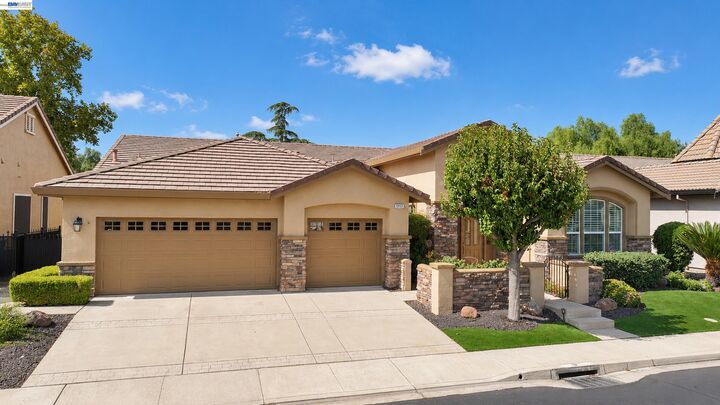 Property Photo: 1117 Burghley Ln CA 94513
