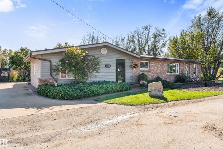 Property Photo: 6016 52 Avenue AB T0E 0A0
