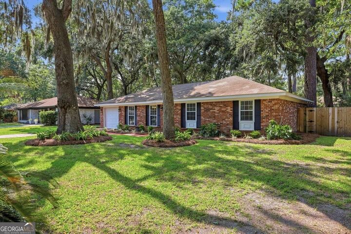 Property Photo:  605 Leaning Oaks Drive  GA 31410 