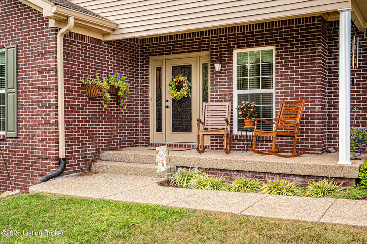 Property Photo:  1022 Classic Way  KY 40245 