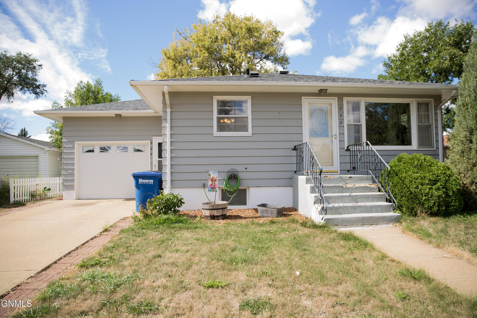 Property Photo:  228 S Main Avenue S  ND 58601 