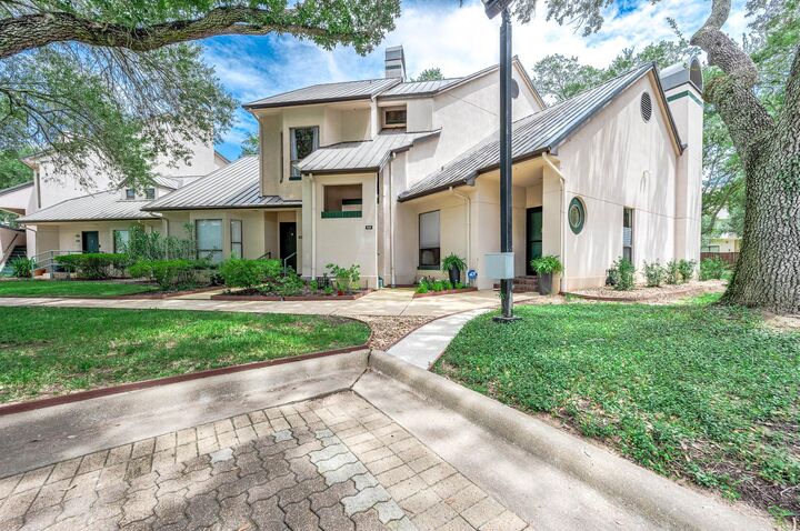 Property Photo: 4144 Greystone Way 105 TX 77479