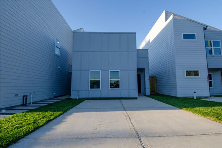 Property Photo: 2830 Mansfield Street TX 77091