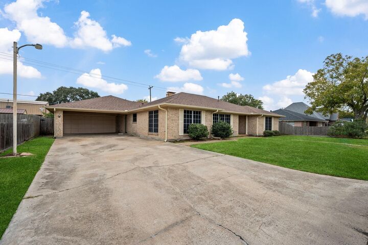 Property Photo: 8022 Bayside Boulevard TX 77523