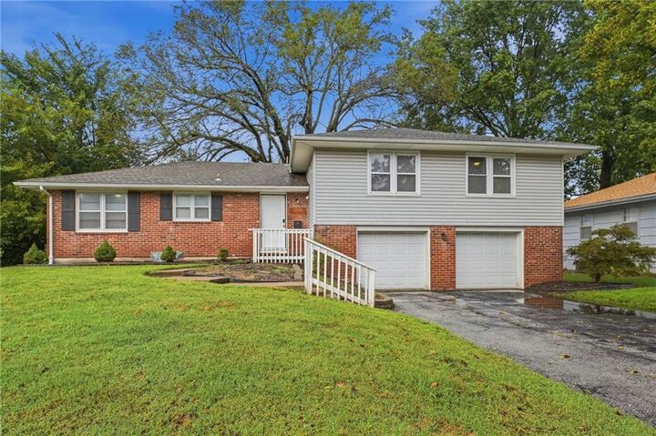 Better Homes and Gardens Real Estate Kansas City Homes - Plaza/Kansas City Office
