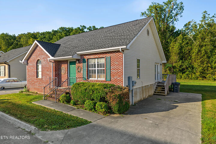 Property Photo: 322 Creekwalk Blvd TN 37863
