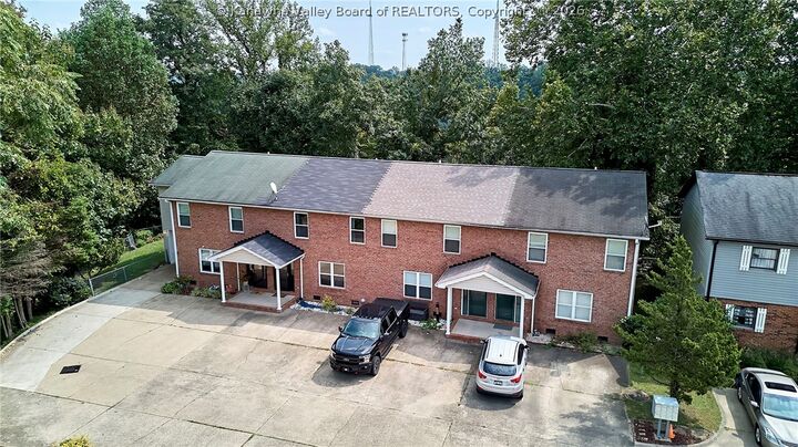 Property Photo: 812 Lakeview Drive WV 25313