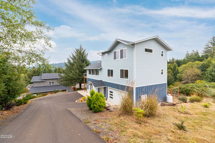 Property Photo:  7300 Valley View Drive  OR 97135 