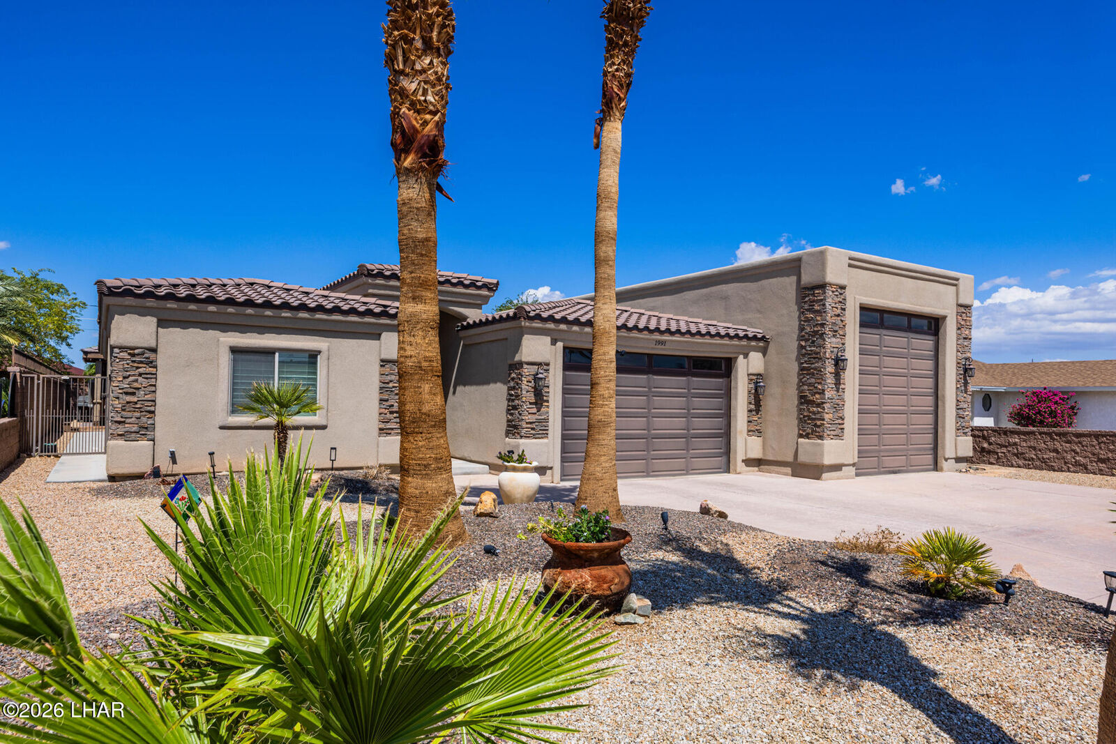 Property Photo: 1991 Wallapai Dr AZ 86403