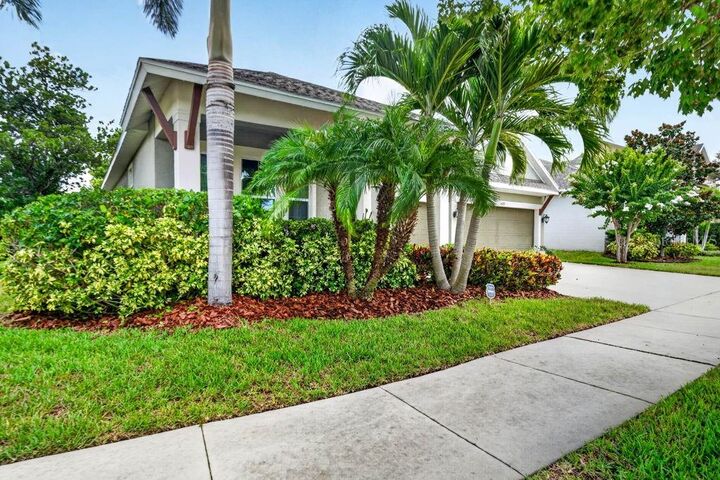 Property Photo: 6127 Shadowlake Drive FL 33572