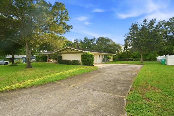 Property Photo:  1514 Oakadia Drive W  FL 33764 