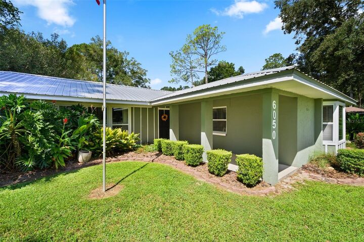Property Photo: 6050 NE 185th Terrace FL 32696