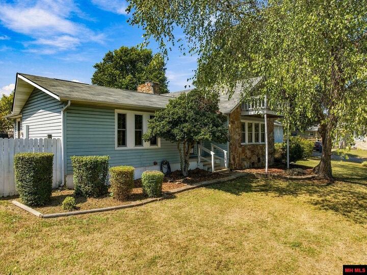 Property Photo:  408 N Cardinal Drive  AR 72653 