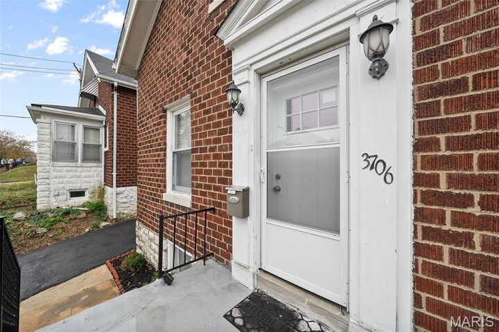 Property Photo:  3706 Neosho Street  MO 63116 