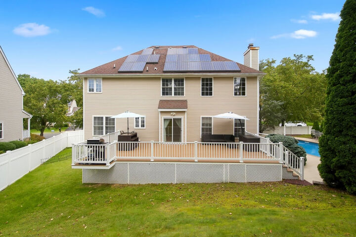Property Photo:  