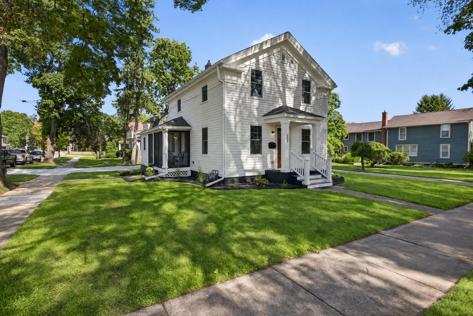 Property Photo: 303 E Middle Street MI 48118
