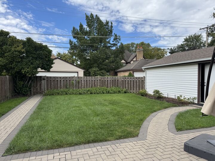 Property Photo: 8048 N Ozanam Avenue IL 60714