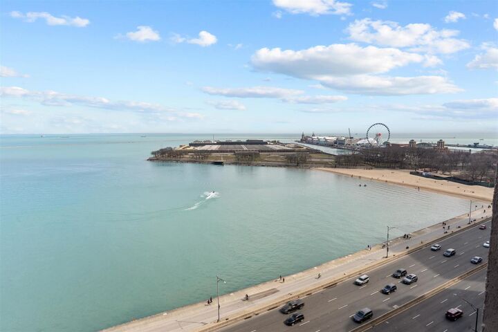 Property Photo: 680 N Lake Shore Drive 1103 IL 60611