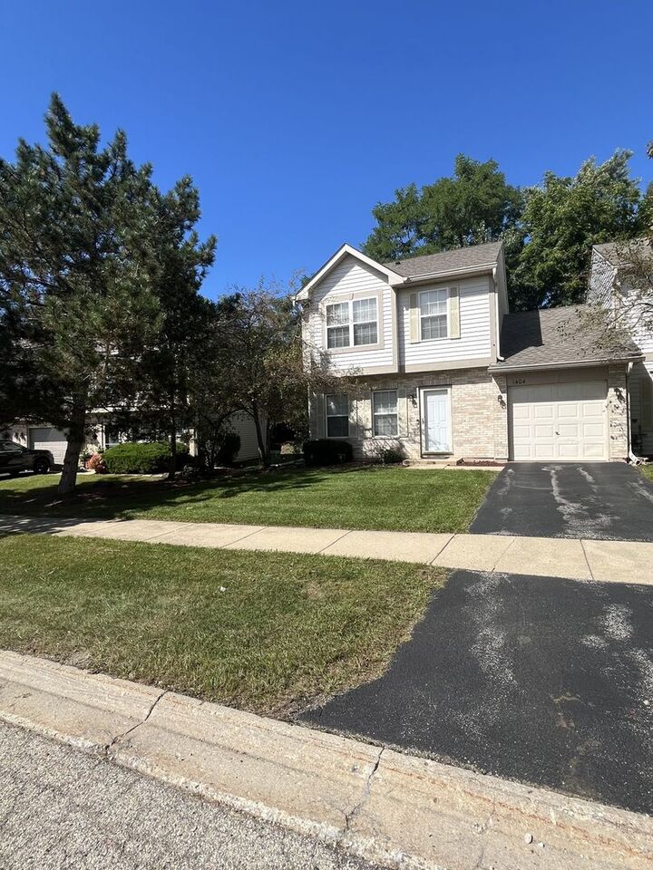 Property Photo:  1404 W Split Oak Circle  IL 60073 