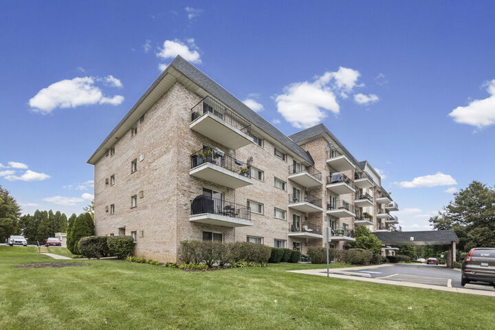 Property Photo: 1000 S Lorraine Road 110 IL 60189