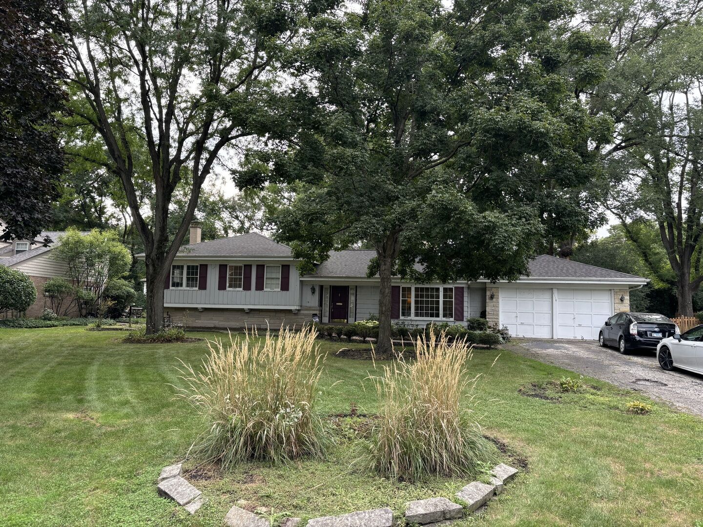 Property Photo: 1116 Woodview Road IL 60527