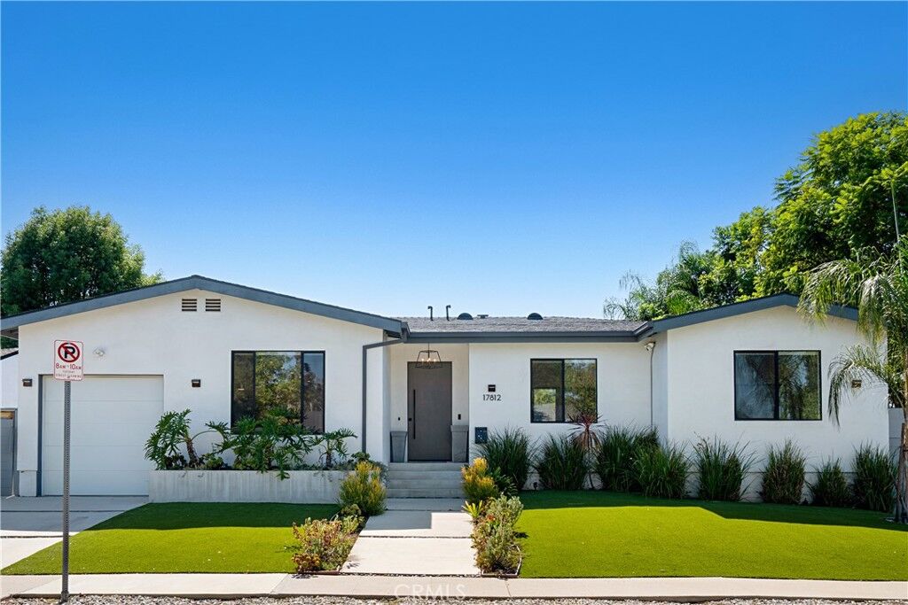 Property Photo: 17812 Bromley Court CA 91316