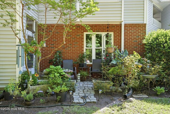 Property Photo:  4108 Breezewood Drive Apt 101  NC 28412 