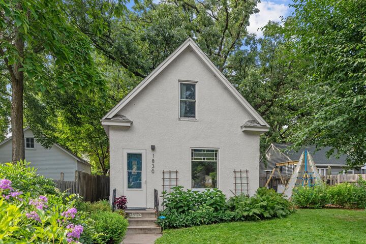 Property Photo:  1830 Hewitt Avenue  MN 55104 