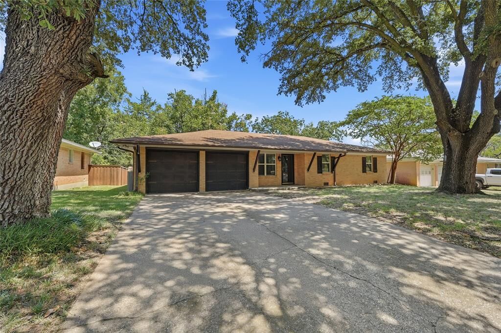 Property Photo: 1303 Lafayette Drive TX 75020