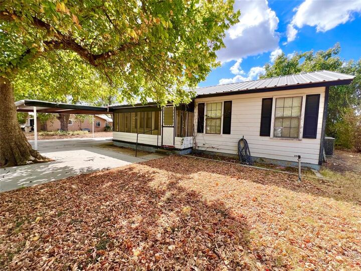 Property Photo:  502 N Sixth Street  TX 76823 