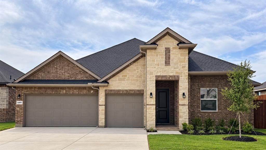Property Photo: 3301 Seaside Street TX 76065