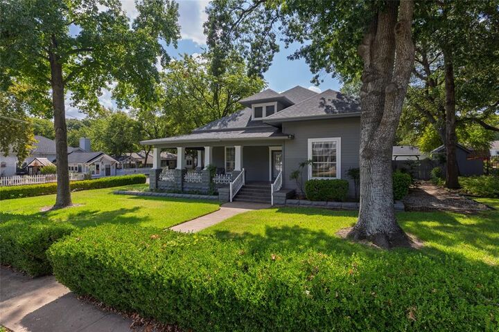 Property Photo:  401 W Lee  TX 76086 
