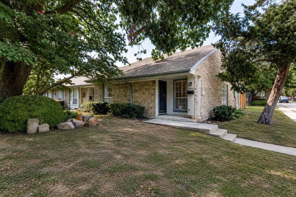 Property Photo:  13747 Flagstone Lane  TX 75240 