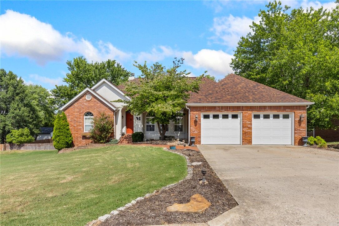 Property Photo: 305 Pebble Beach Drive AR 72601