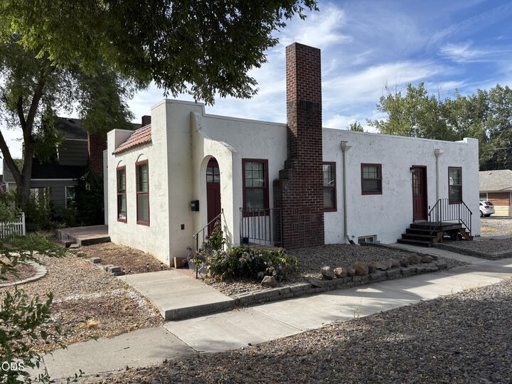 Property Photo: 1046 N Eldorado Avenue OR 97601