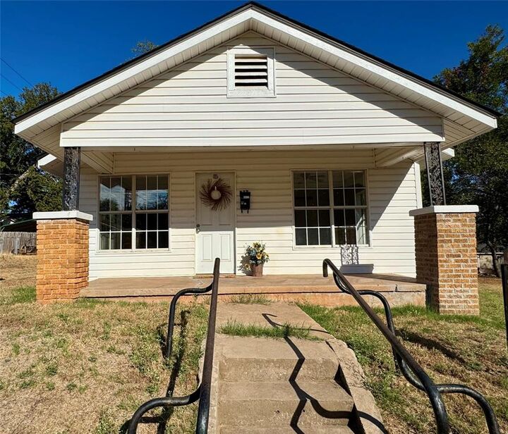 Property Photo:  517 S 11th Street  OK 73018 