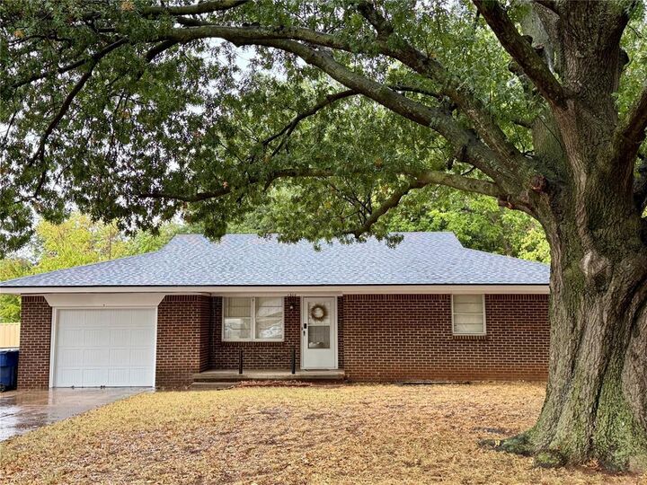 Property Photo: 1305 S 10th Street OK 73018