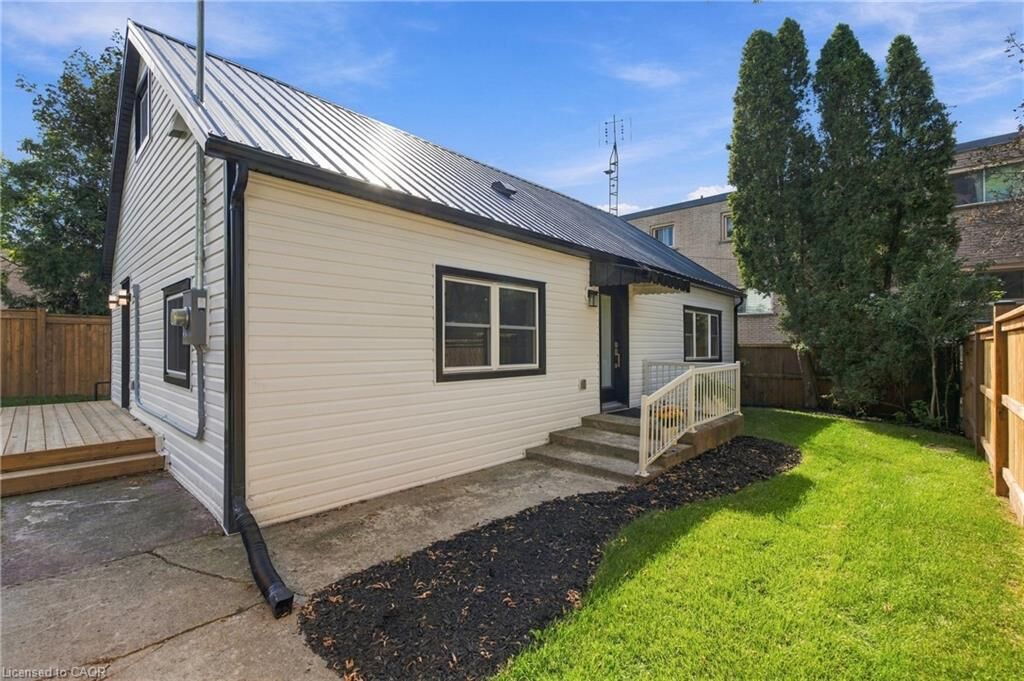 Property Photo:  116 Dufferin Street  ON L0R 2A0 