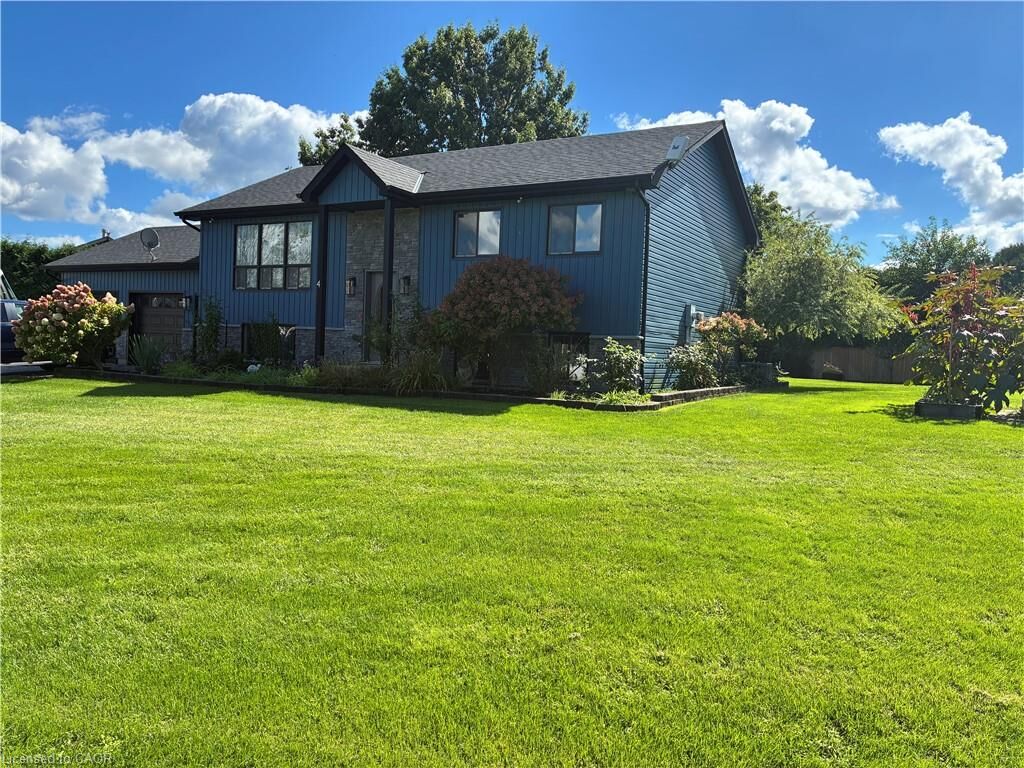 Property Photo:  4 Rosemarie Boulevard  ON N4B 2W4 