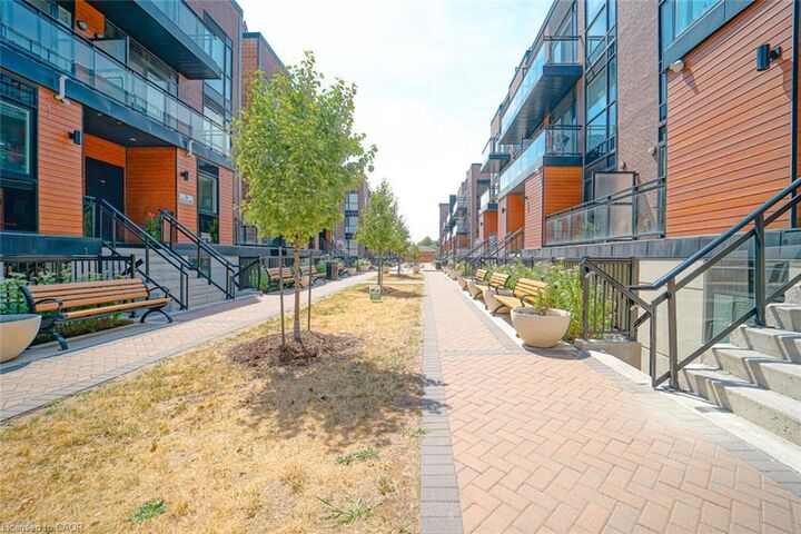 Property Photo:  5289 Highway 7 D902  ON L4L 0J1 