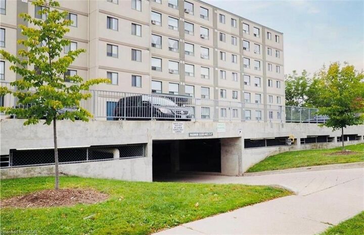 Property Photo:  18 Holborn Court 105  ON N2A 4A1 