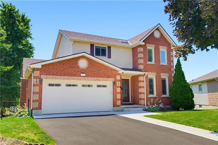 Property Photo:  32 Stonehaven Place  ON N1S 4V8 