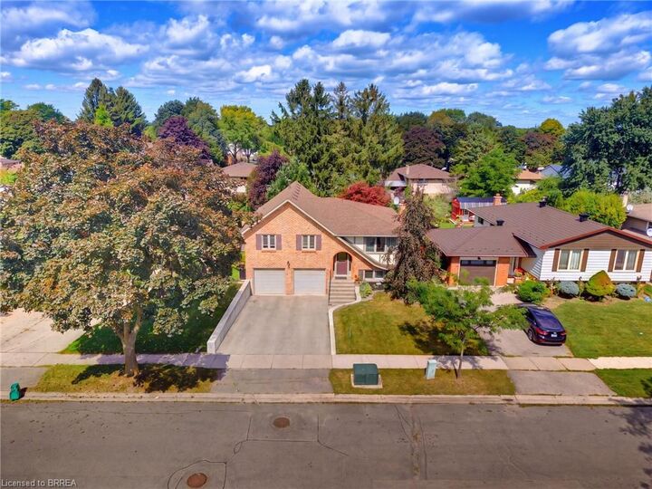 Property Photo:  32 Wedgewood Drive  ON N3R 6J3 