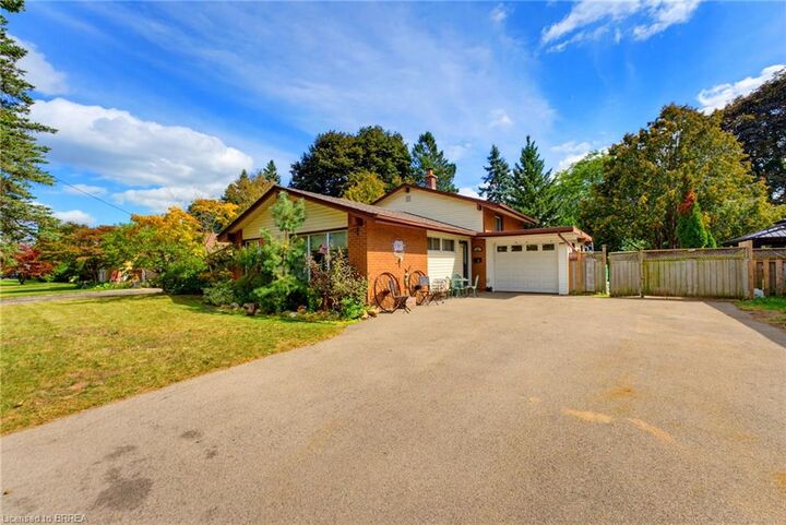 Property Photo:  11 Redwood Road  ON N3R 3M2 