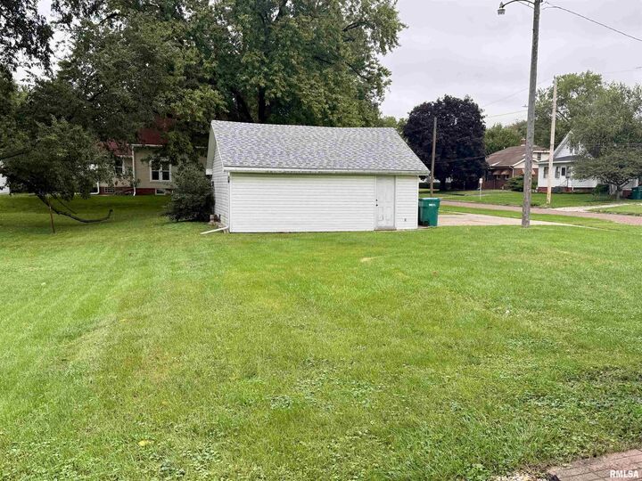 Property Photo:  1497 E Losey Street  IL 61401 