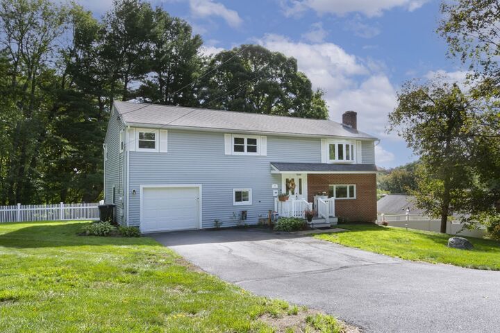 Property Photo: 4 Carter Rd MA 01609