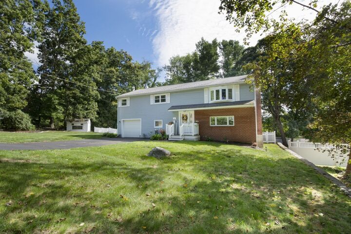 Property Photo:  4 Carter Rd  MA 01609 
